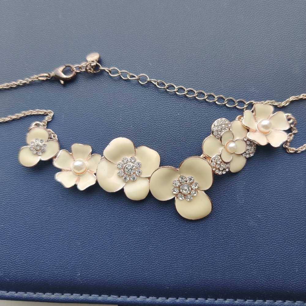 LC LAUREN CONRAD enamel flowers necklace